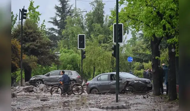 Senapred declaró Alerta Roja en la Región Metropolitana para movilizar recursos y facilitar evacuaciones Senapred declaró Alerta Roja en la Región Metropolitana para movilizar recursos y facilitar evacuaciones